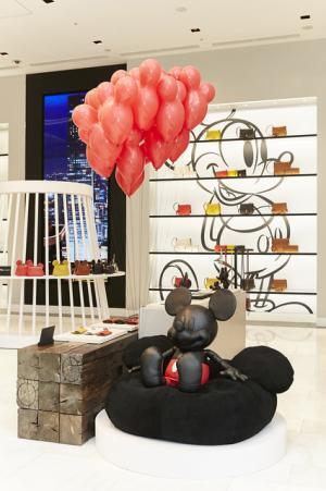 ディズニー × コーチのカプセルコレクションが登場！コーチ表参道も期間限定でミッキー仕様に
