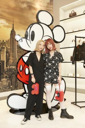 ディズニー × コーチのカプセルコレクションが登場！コーチ表参道も期間限定でミッキー仕様に