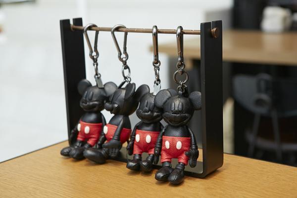 ディズニー × コーチのカプセルコレクションが登場！コーチ表参道も期間限定でミッキー仕様に