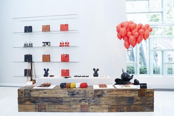 ディズニー × コーチのカプセルコレクションが登場！コーチ表参道も期間限定でミッキー仕様に