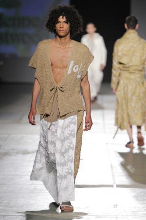 “自由”をジュリアン・アサンジに。ヴィヴィアン・ウエストウッド マン【17SSメンズ】