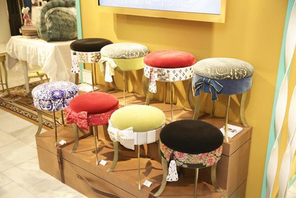 新宿伊勢丹に“アリスの世界”現る。ティーカップやチェア、指時計、限定ハットやドレスも登場