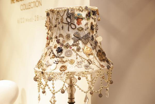 新宿伊勢丹に“アリスの世界”現る。ティーカップやチェア、指時計、限定ハットやドレスも登場