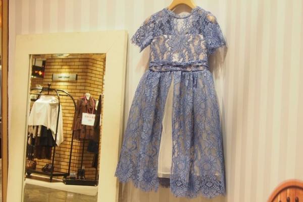 新宿伊勢丹に“アリスの世界”現る。ティーカップやチェア、指時計、限定ハットやドレスも登場