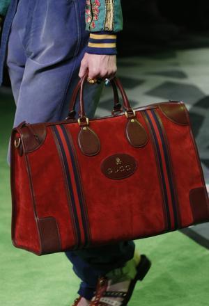 “旅”を通じ進化するグッチ、舵をとるのはドナルドダック!?【17SSメンズ】