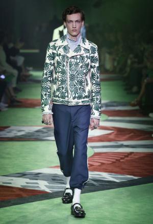 “旅”を通じ進化するグッチ、舵をとるのはドナルドダック!?【17SSメンズ】