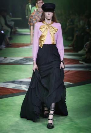 “旅”を通じ進化するグッチ、舵をとるのはドナルドダック!?【17SSメンズ】