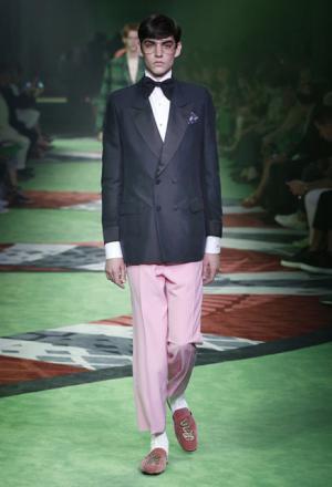 “旅”を通じ進化するグッチ、舵をとるのはドナルドダック!?【17SSメンズ】