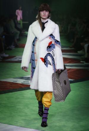 “旅”を通じ進化するグッチ、舵をとるのはドナルドダック!?【17SSメンズ】