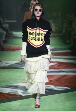 “旅”を通じ進化するグッチ、舵をとるのはドナルドダック!?【17SSメンズ】