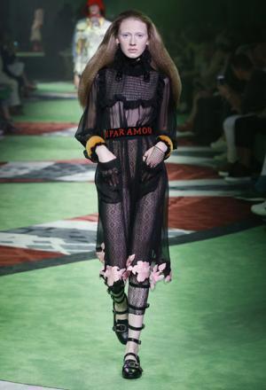 “旅”を通じ進化するグッチ、舵をとるのはドナルドダック!?【17SSメンズ】