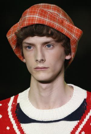 “旅”を通じ進化するグッチ、舵をとるのはドナルドダック!?【17SSメンズ】