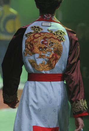 “旅”を通じ進化するグッチ、舵をとるのはドナルドダック!?【17SSメンズ】