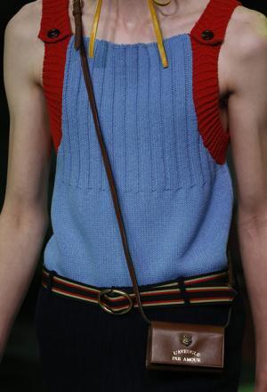 “旅”を通じ進化するグッチ、舵をとるのはドナルドダック!?【17SSメンズ】