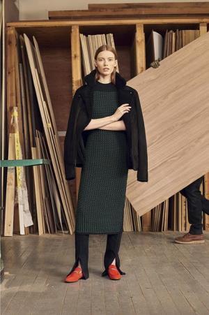 ラグ＆ボーン、ジャージ×タイユールの緩急ミックススタイル【17年リゾート】