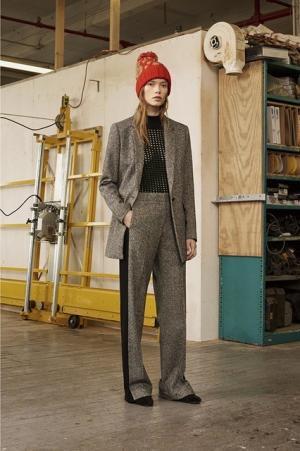 ラグ＆ボーン、ジャージ×タイユールの緩急ミックススタイル【17年リゾート】