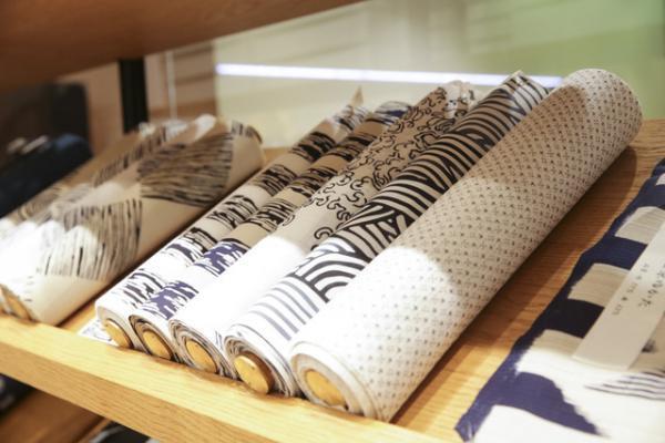 神田の呉服店が100年の時を経てメンズ浴衣をモードに提案。伊勢丹メンズ館で和洋折衷な浴衣スタイル