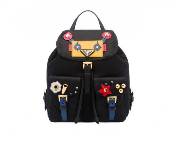 プラダからカラフルなロボットモチーフの新作バッグ&amp;財布が登場