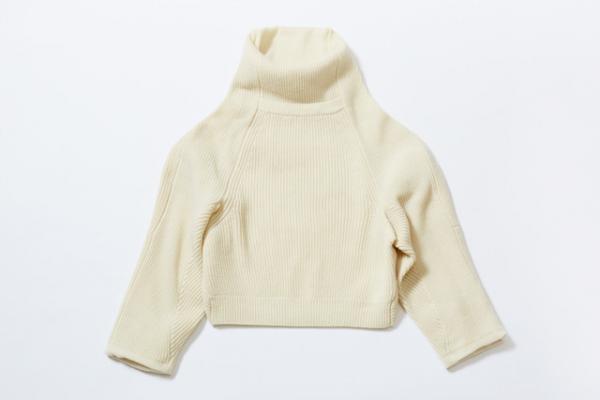 トーガ プルラが新宿伊勢丹で秋の新作ポップアップ。モノトーンの限定ニットも登場