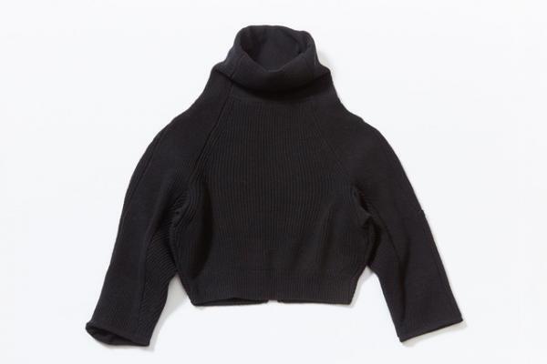 トーガ プルラが新宿伊勢丹で秋の新作ポップアップ。モノトーンの限定ニットも登場