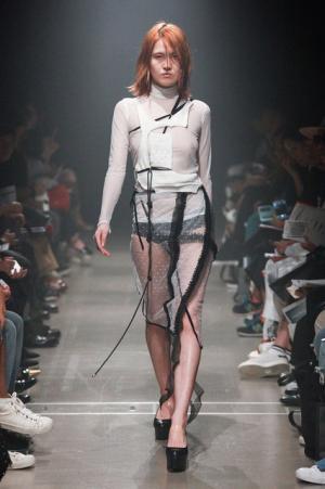 【ファッションの“未来”たちに聞く】セントマーチンズで学んだゴミがawesomeに変わる瞬間--青木明子--2/2