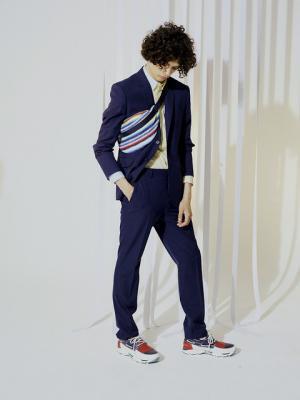 軽やかで伸びやか、空を舞うような自由な意志を持つカルヴェン【17SSメンズ】