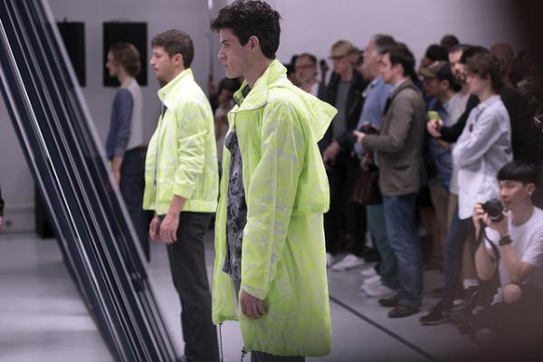 軽やかで伸びやか、空を舞うような自由な意志を持つカルヴェン【17SSメンズ】