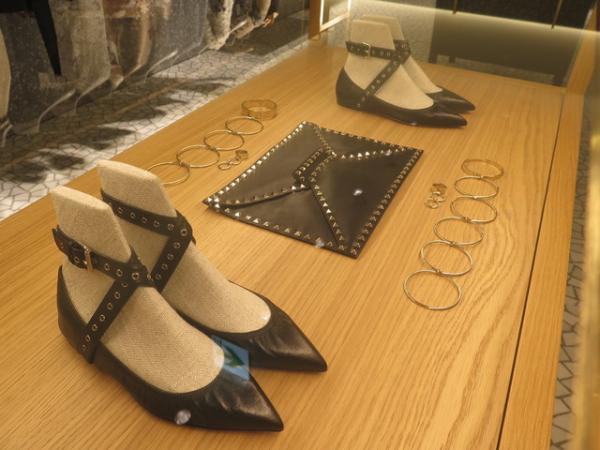 ヴァレンティノが都内初の旗艦店を表参道にオープン！熊本地震チャリティトートバッグを限定販売