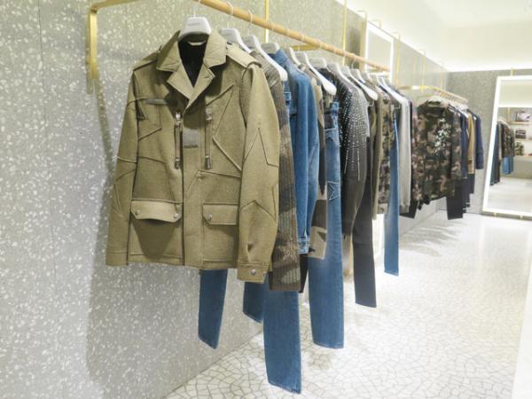 ヴァレンティノが都内初の旗艦店を表参道にオープン！熊本地震チャリティトートバッグを限定販売