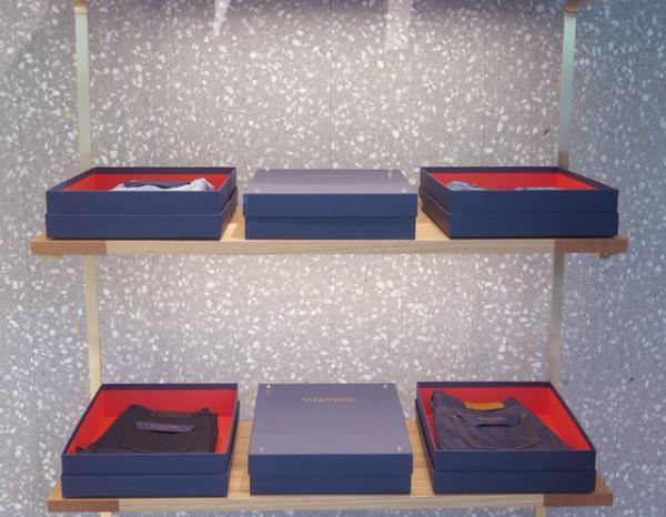 ヴァレンティノが都内初の旗艦店を表参道にオープン！熊本地震チャリティトートバッグを限定販売