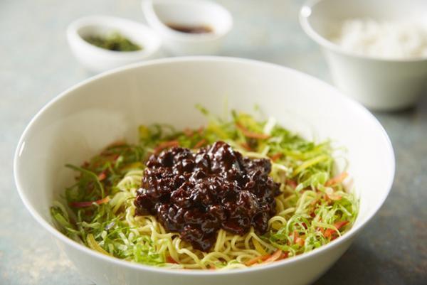 暑い季節に食欲そそる、3種類の新ヌードル。ハイアット リージェンシー 東京で「サマーヌードルフェア」開催