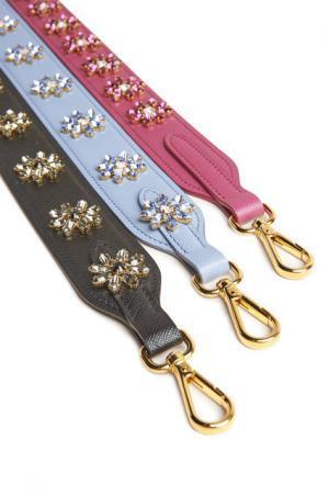 プラダの取り外し可能なバッグストラップでいつものバッグを着せ替え！