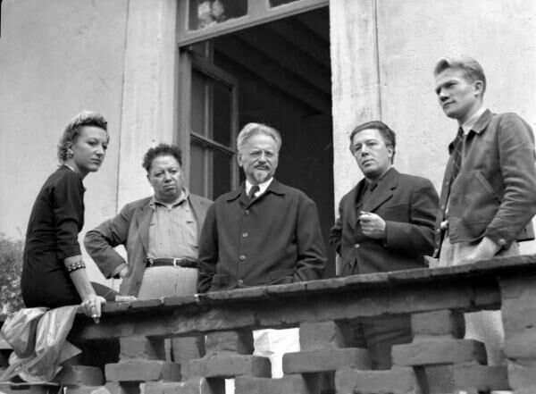 《ディエゴ・リベラ、レフ・トロツキー、アンドレ・ブルトンら》1938 年 Diego Rivera, Leon Trotsky, Andre Bretonand others, 1938