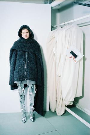 バレンシアガ、2016秋冬プレフォールコレクションを限定店舗で先行発売