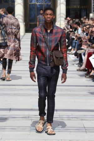 旅するルイ・ヴィトン、キムの故郷アフリカでメゾンのルーツへ回帰【17SSメンズ】