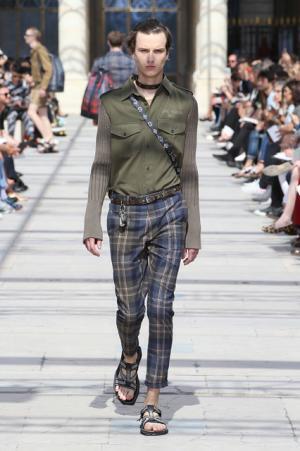 旅するルイ・ヴィトン、キムの故郷アフリカでメゾンのルーツへ回帰【17SSメンズ】