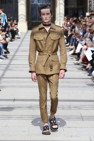 旅するルイ・ヴィトン、キムの故郷アフリカでメゾンのルーツへ回帰【17SSメンズ】