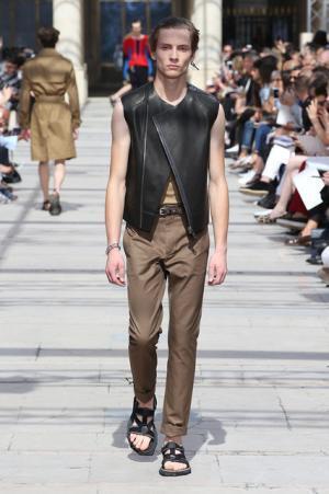 旅するルイ・ヴィトン、キムの故郷アフリカでメゾンのルーツへ回帰【17SSメンズ】