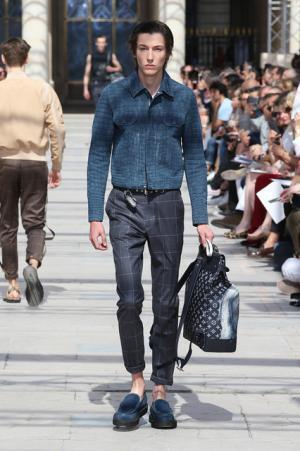 旅するルイ・ヴィトン、キムの故郷アフリカでメゾンのルーツへ回帰【17SSメンズ】