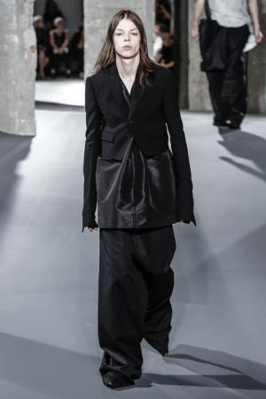 色×形×素材の冒険。リック・オウエンスのフリースタイル【17SSメンズ】