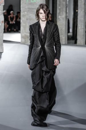 色×形×素材の冒険。リック・オウエンスのフリースタイル【17SSメンズ】