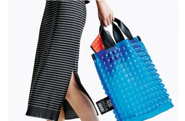 プリーツ プリーズ イッセイ ミヤケ、器からインスピレーションを得た2016秋冬コレクションを展開