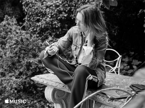 クロエがアップル社とパートナーシップを締結。アップルミュージックに3つのプレイリストを公開！