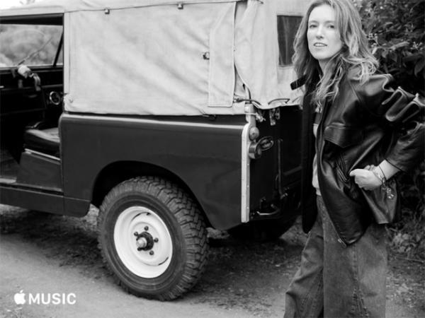 クロエがアップル社とパートナーシップを締結。アップルミュージックに3つのプレイリストを公開！