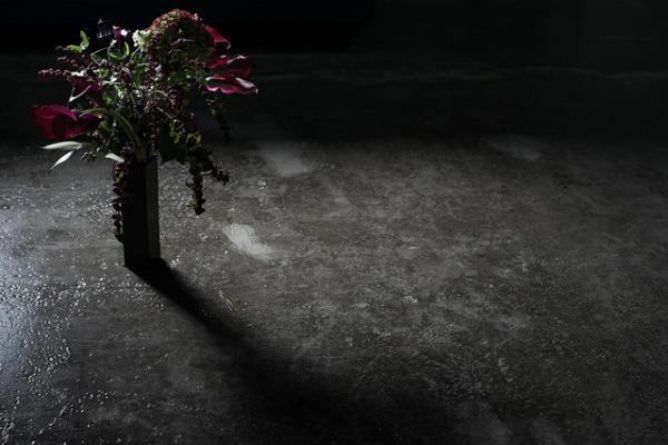 偶然出会った16人の写真家が“日常”と“花”をテーマに集合作品を創作。展覧会「Regard Intense」が恵比寿で開催