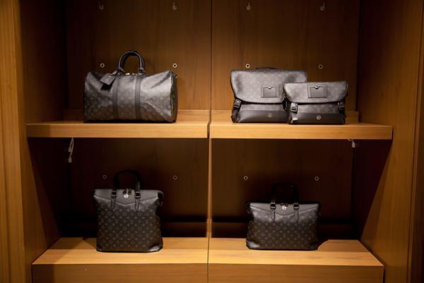 ルイ・ヴィトン×藤原ヒロシのコラボレーションに約4,000人の行列！世界最速でデニムラインも登場