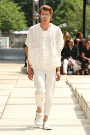 イッセイ ミヤケ メン、真っ白なキャンバスを持ちいざ色彩に出会う旅へ【17SSメンズ】