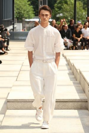 イッセイ ミヤケ メン、真っ白なキャンバスを持ちいざ色彩に出会う旅へ【17SSメンズ】