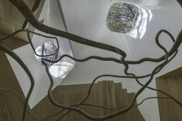 チリの建築家スミルハン・ラディックの個展がTOTOギャラリー・間で開催、思考の源と模型で表す現代の寓話集