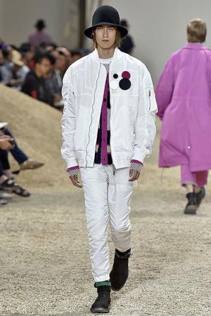 “love”と“joy”を身につけて。sacaiが繰り広げる砂漠の冒険【17SSメンズ】